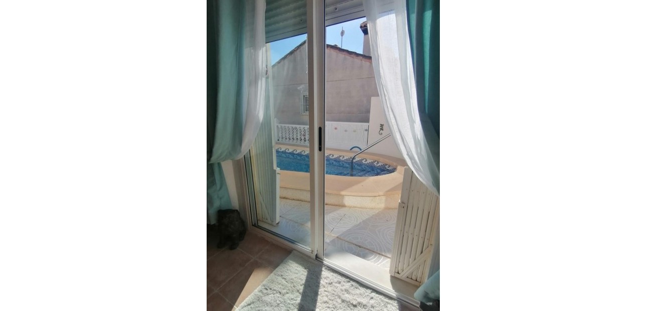 Herverkoop - Villa -
San Miguel de Salinas - Centro