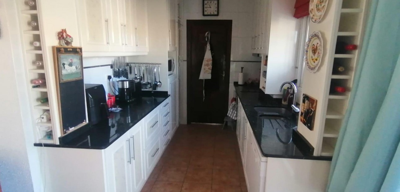 Herverkoop - Villa -
San Miguel de Salinas - Centro