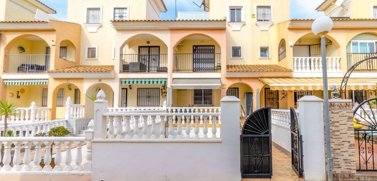 Herverkoop - Terraced house -
Orihuela Costa - Punta Prima