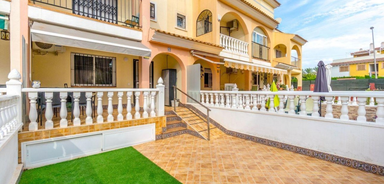 Herverkoop - Terraced house -
Orihuela Costa - Punta Prima