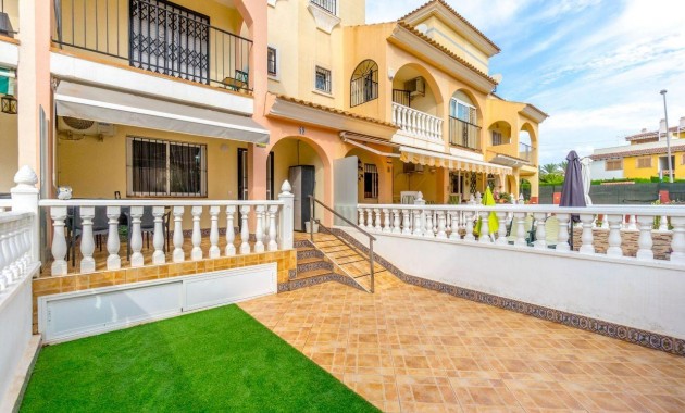 Herverkoop - Terraced house -
Orihuela Costa - Punta Prima