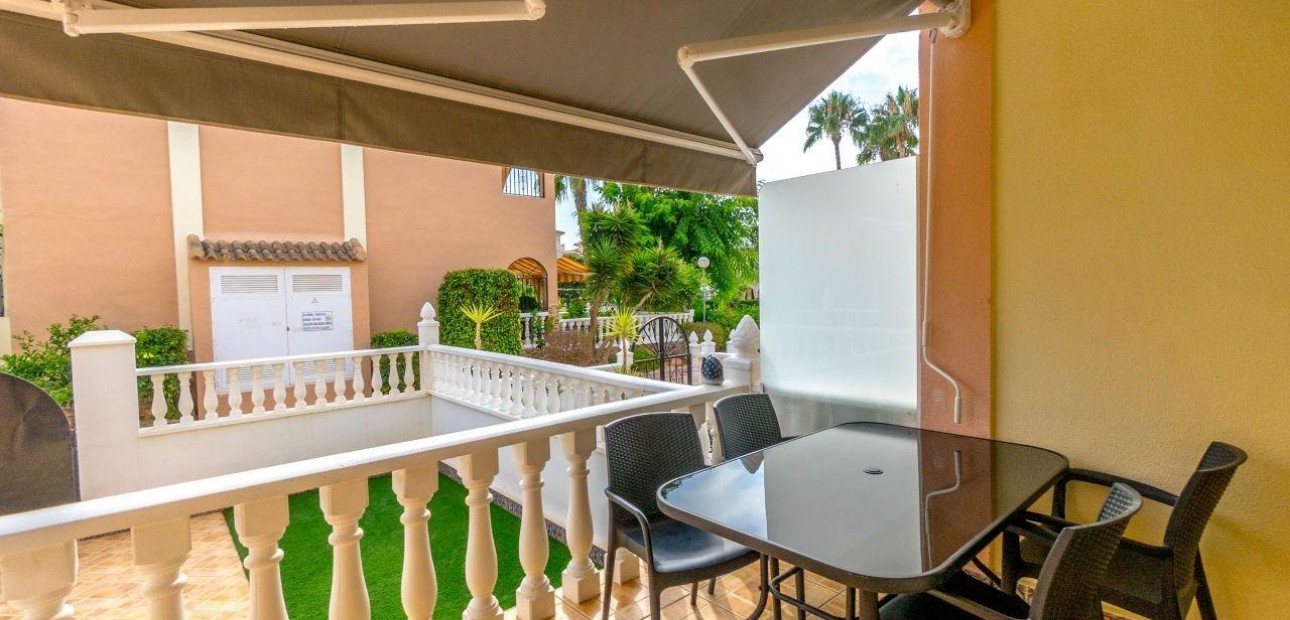 Herverkoop - Terraced house -
Orihuela Costa - Punta Prima