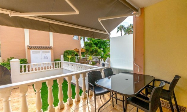 Herverkoop - Terraced house -
Orihuela Costa - Punta Prima