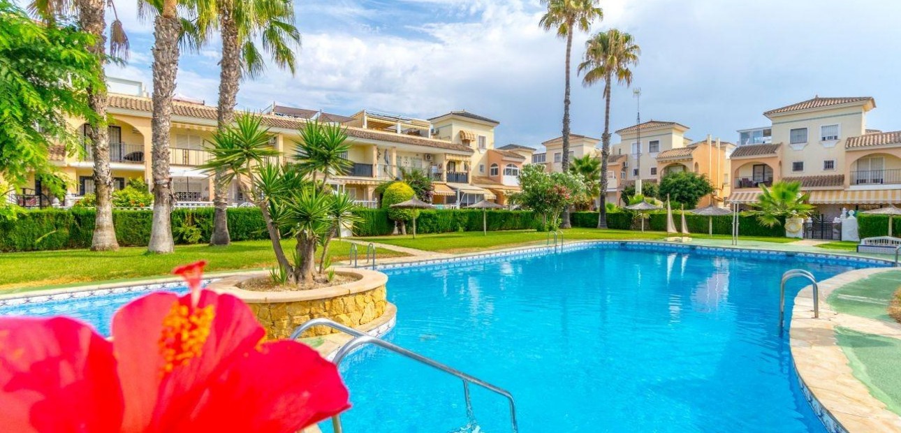 Herverkoop - Terraced house -
Orihuela Costa - Punta Prima