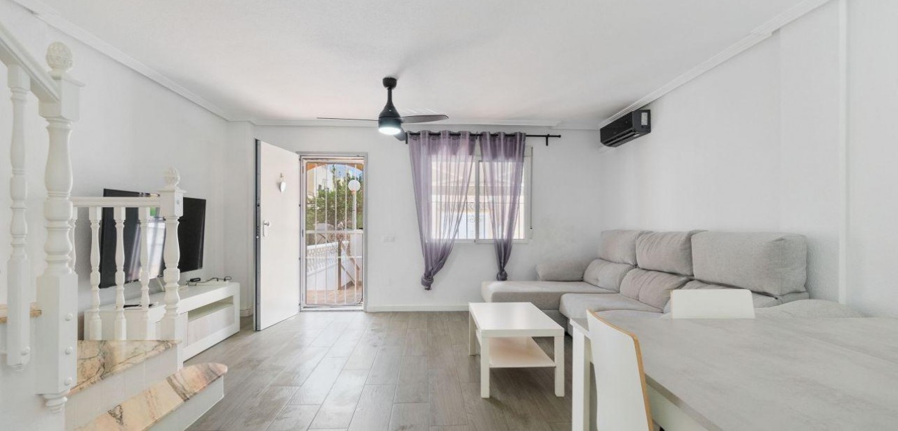 Herverkoop - Terraced house -
Orihuela Costa - Punta Prima