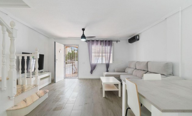 Herverkoop - Terraced house -
Orihuela Costa - Punta Prima