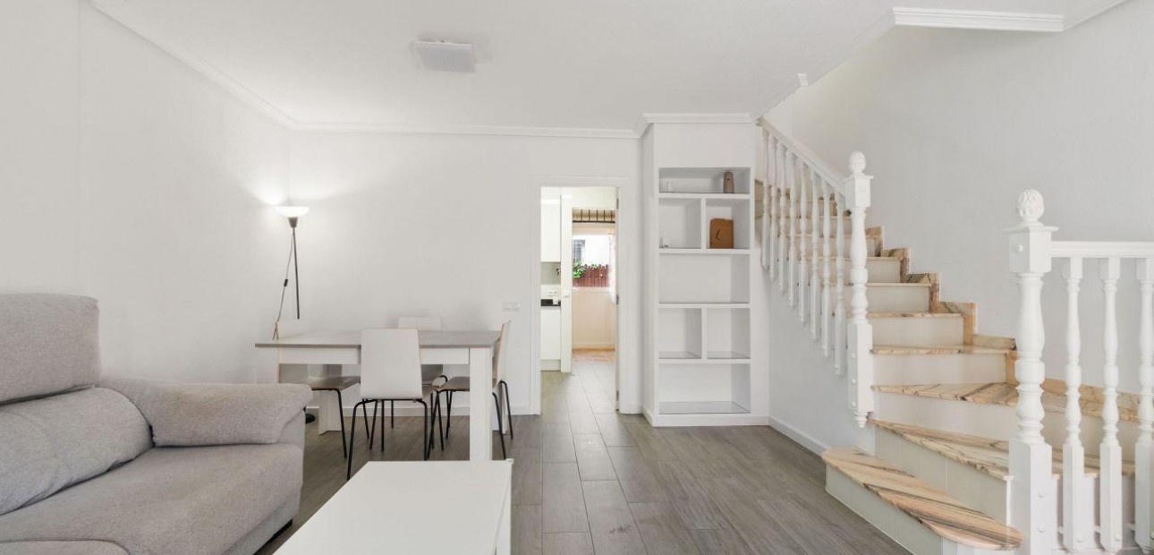 Herverkoop - Terraced house -
Orihuela Costa - Punta Prima