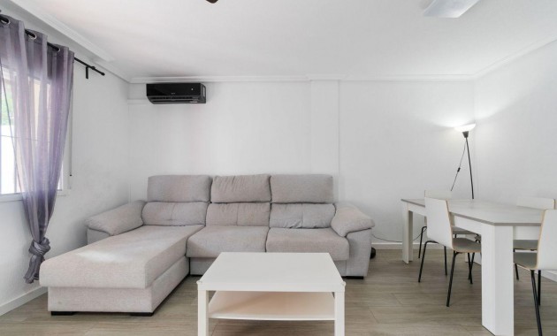 Herverkoop - Terraced house -
Orihuela Costa - Punta Prima