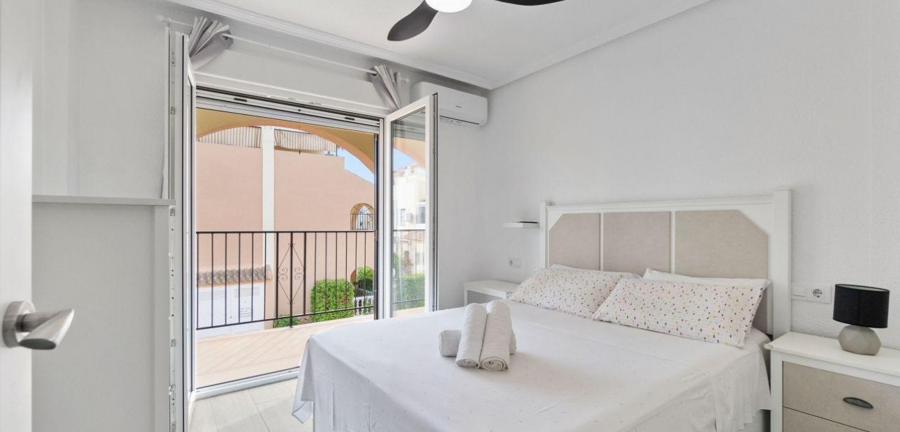 Herverkoop - Terraced house -
Orihuela Costa - Punta Prima