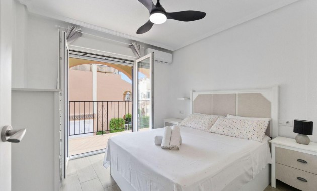 Herverkoop - Terraced house -
Orihuela Costa - Punta Prima