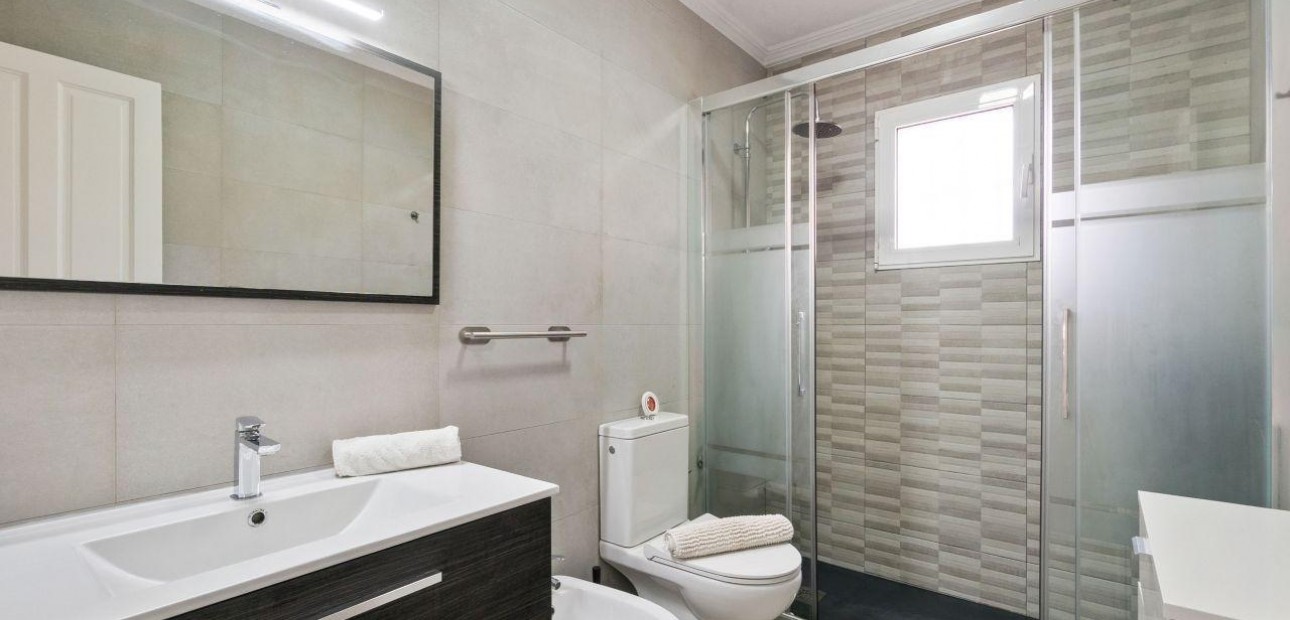 Herverkoop - Terraced house -
Orihuela Costa - Punta Prima