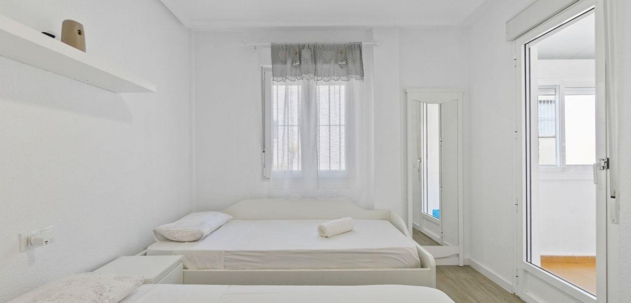 Herverkoop - Terraced house -
Orihuela Costa - Punta Prima