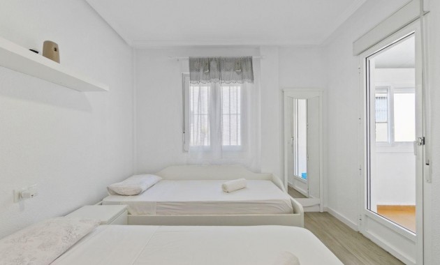 Herverkoop - Terraced house -
Orihuela Costa - Punta Prima