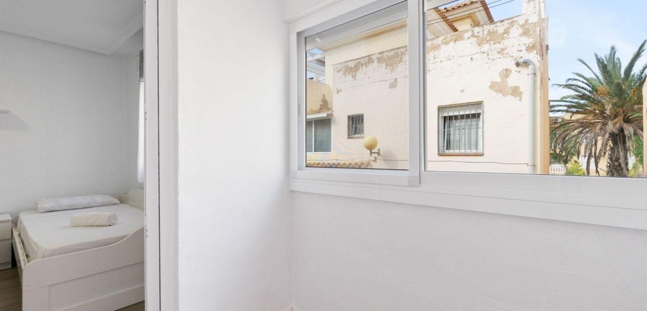 Herverkoop - Terraced house -
Orihuela Costa - Punta Prima