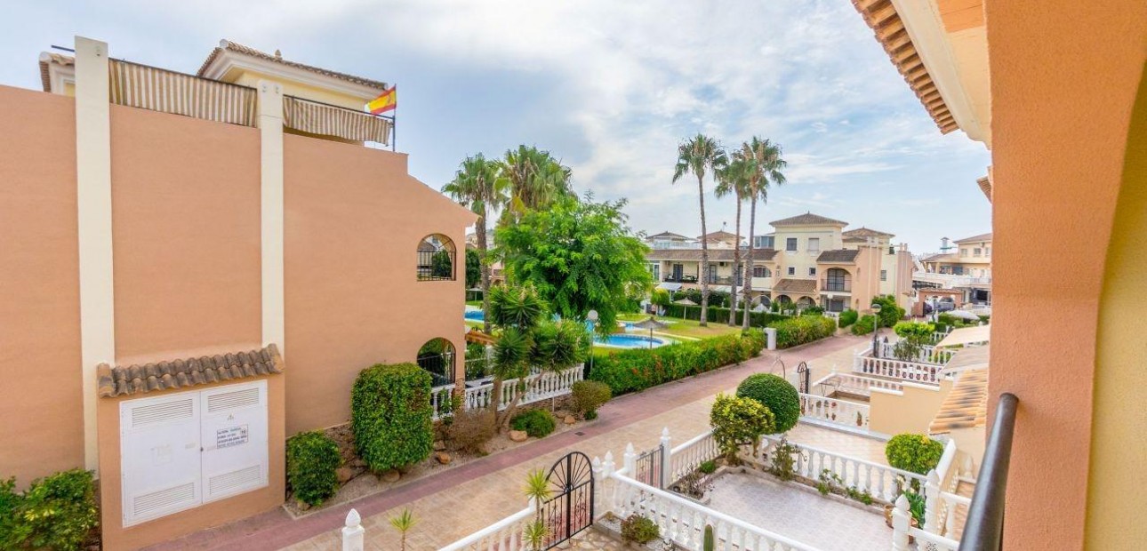 Herverkoop - Terraced house -
Orihuela Costa - Punta Prima