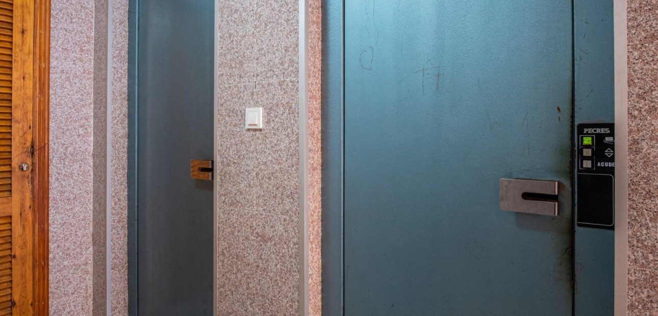 Herverkoop - Studio -
Torrevieja - Estacion de autobuses