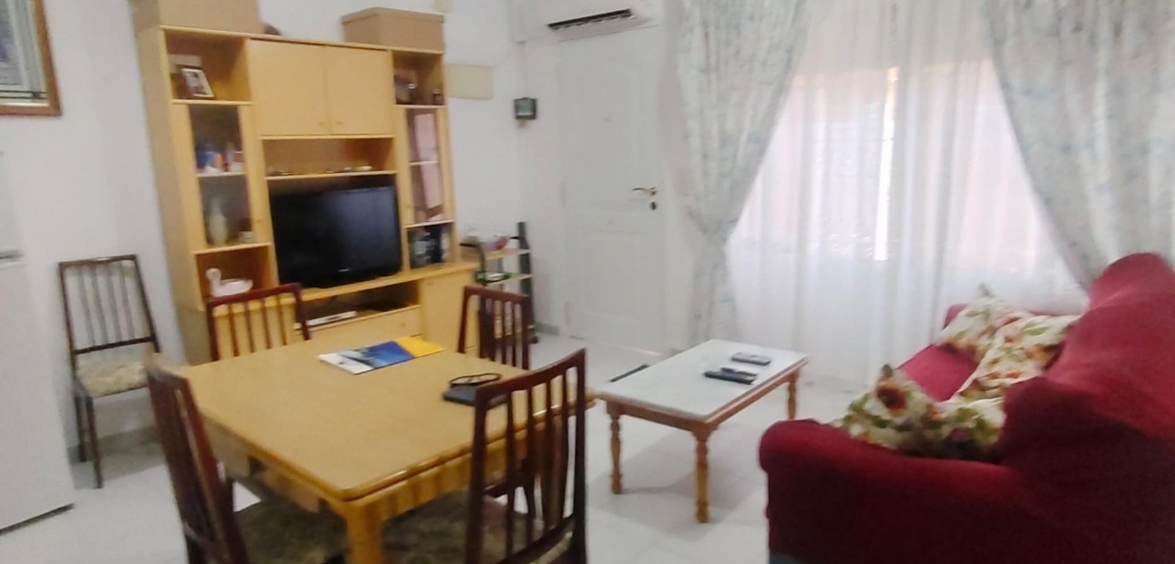 Herverkoop - duplex -
Torrevieja - Carrefour