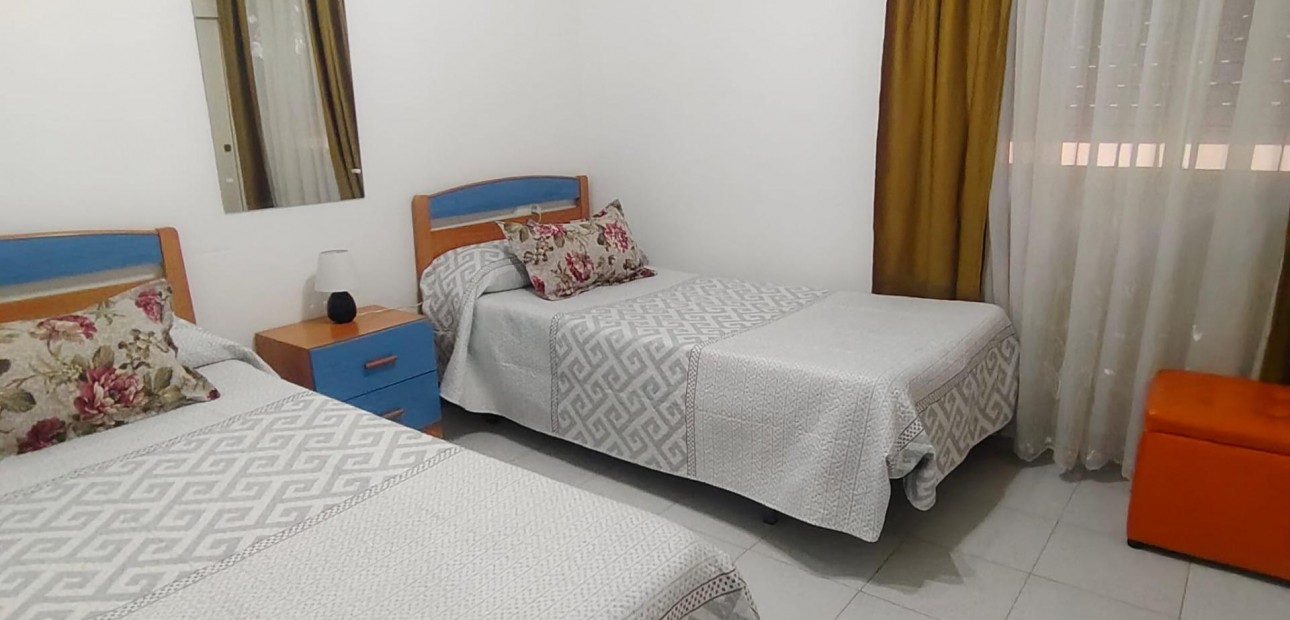 Herverkoop - duplex -
Torrevieja - Carrefour