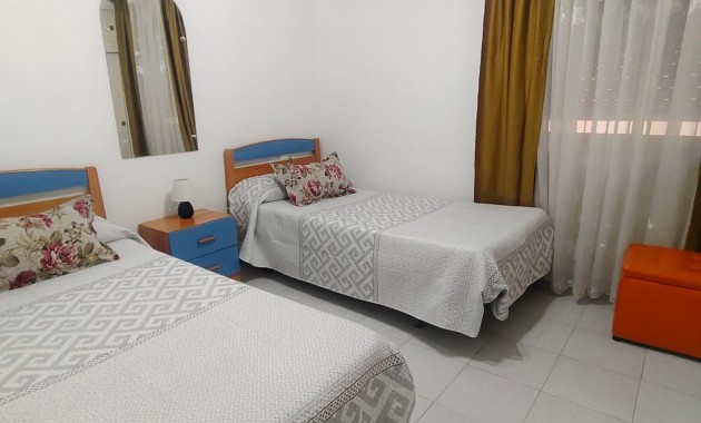 Herverkoop - duplex -
Torrevieja - Carrefour