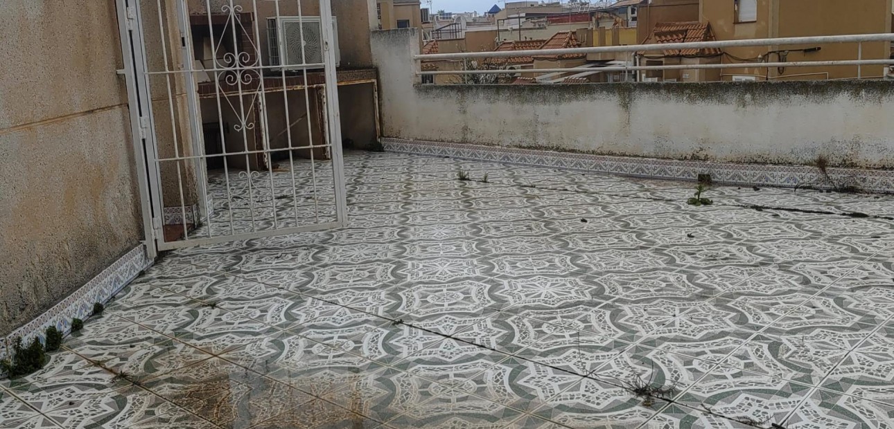 Herverkoop - duplex -
Torrevieja - Carrefour