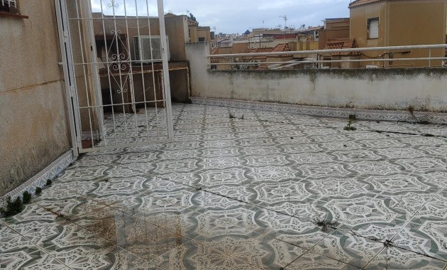 Herverkoop - duplex -
Torrevieja - Carrefour