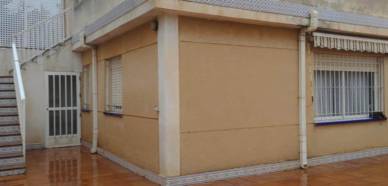 Herverkoop - duplex -
Torrevieja - Carrefour