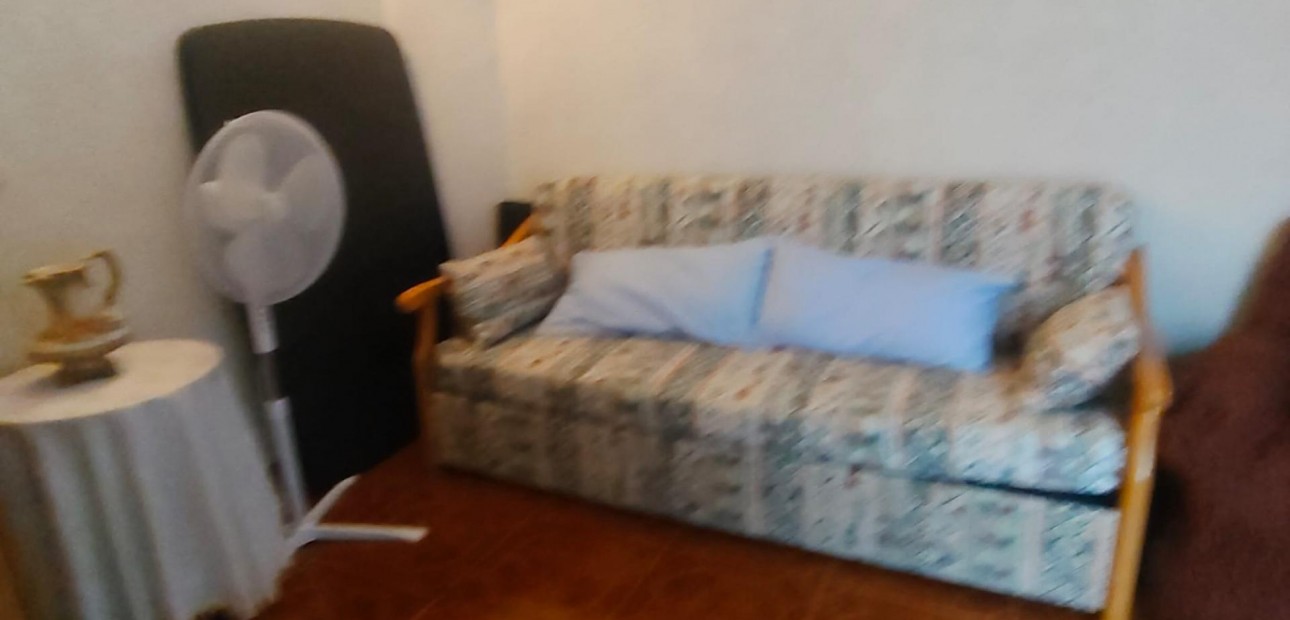 Herverkoop - duplex -
Torrevieja - Carrefour