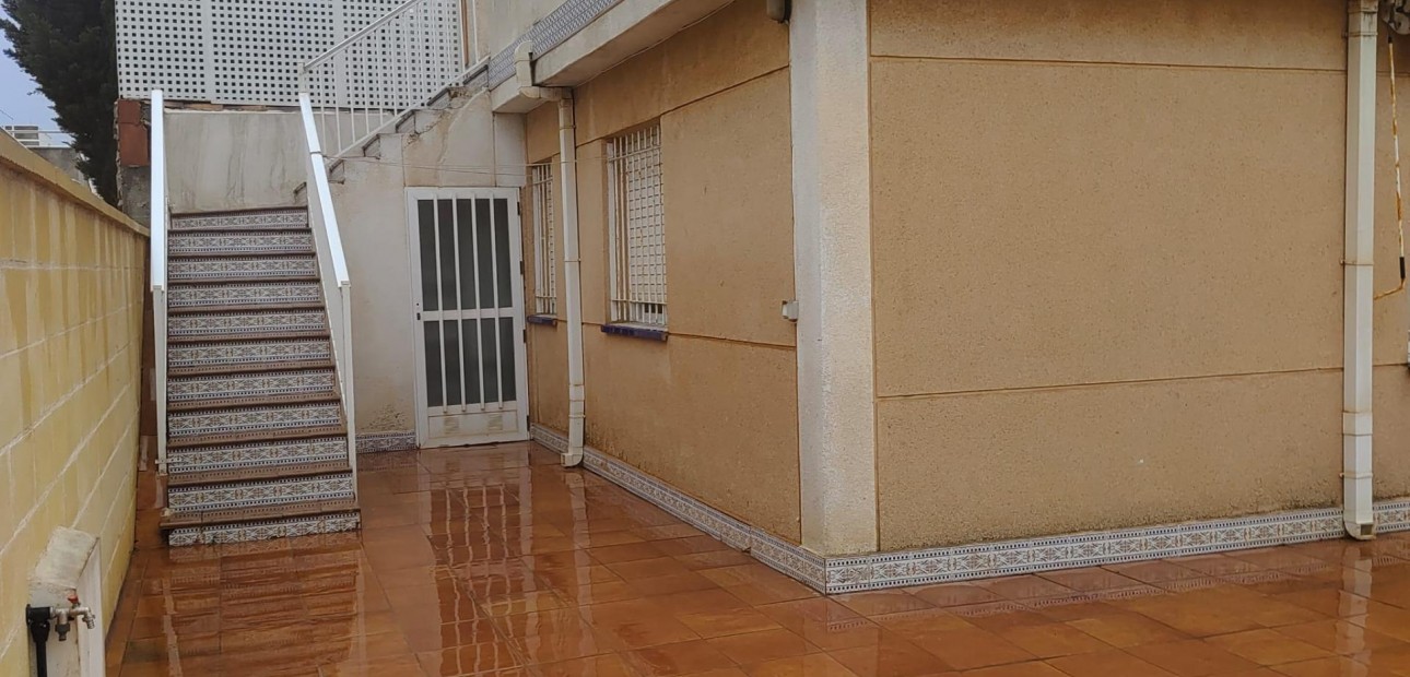 Herverkoop - duplex -
Torrevieja - Carrefour