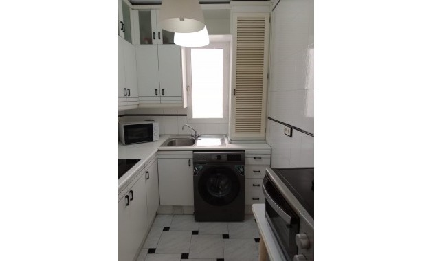 Herverkoop - Appartement / flat -
Torrevieja - Estacion de autobuses