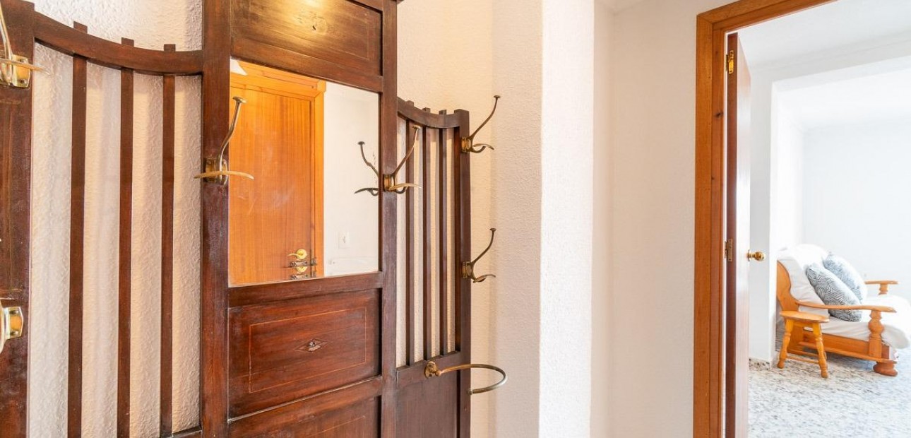 Herverkoop - Penthouse -
Torrevieja - Playa de los Naufragos