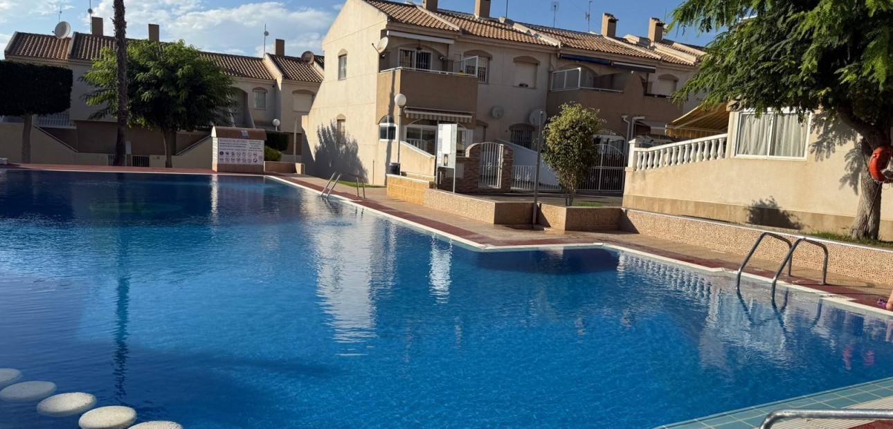 Herverkoop - Bungalow -
Torrevieja - Parque las naciones