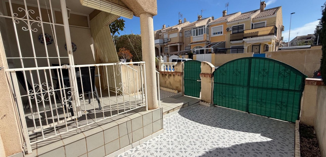 Herverkoop - Bungalow -
Torrevieja - Parque las naciones