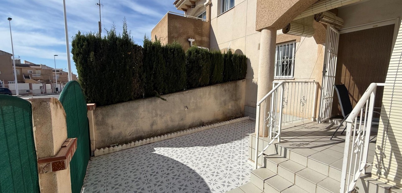 Herverkoop - Bungalow -
Torrevieja - Parque las naciones