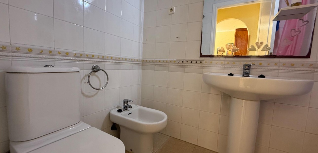 Herverkoop - Bungalow -
Torrevieja - Parque las naciones