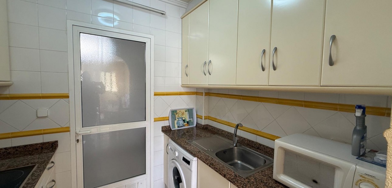 Herverkoop - Bungalow -
Torrevieja - Parque las naciones