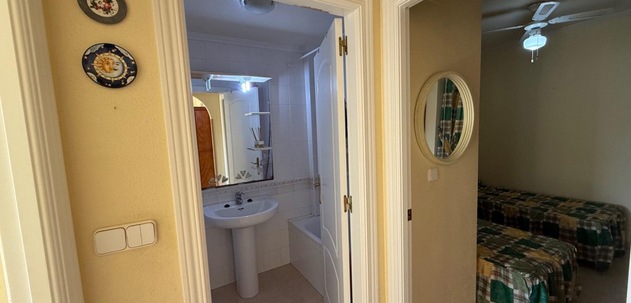 Herverkoop - Bungalow -
Torrevieja - Parque las naciones