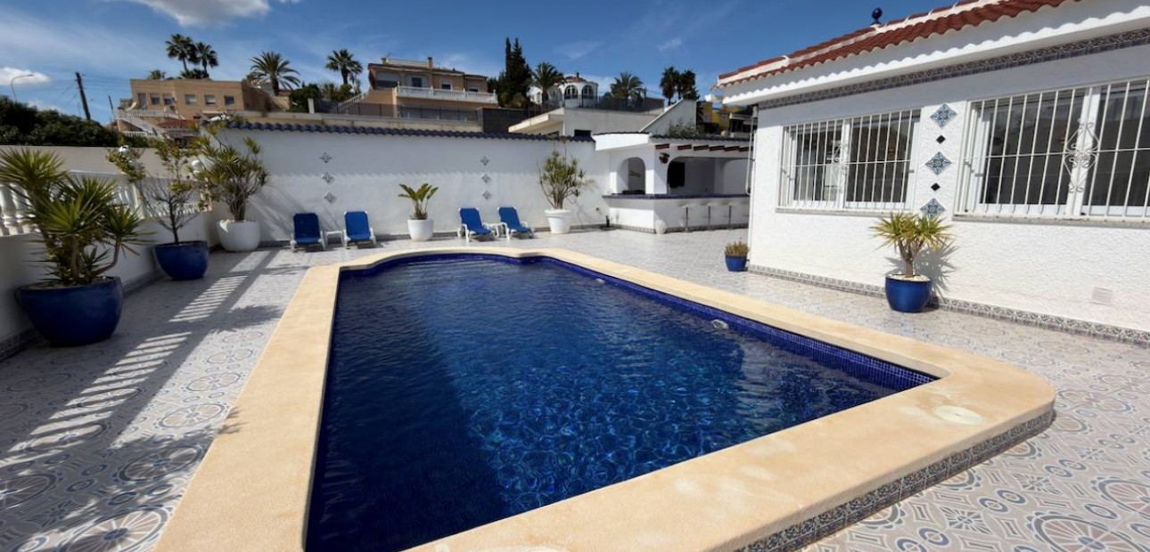 Herverkoop - Villa -
Ciudad Quesada