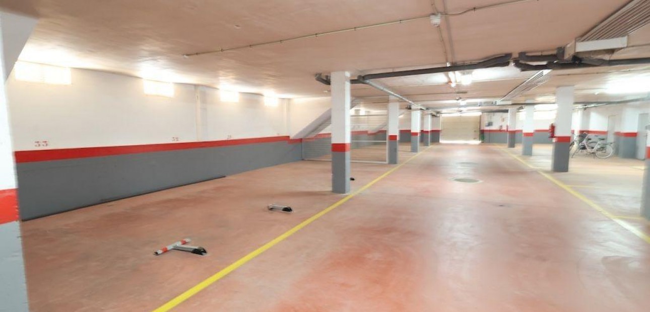 Herverkoop - Parking -
Orihuela Costa - Campoamor