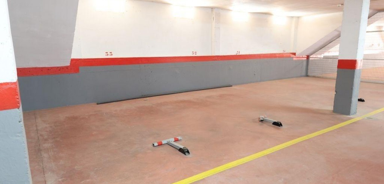 Herverkoop - Parking -
Orihuela Costa - Campoamor