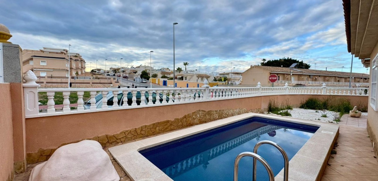 Venta - Villa -
Torrevieja - Los Balcones - Los Altos del Edén