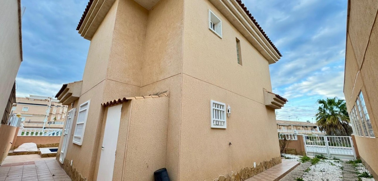 Venta - Villa -
Torrevieja - Los Balcones - Los Altos del Edén
