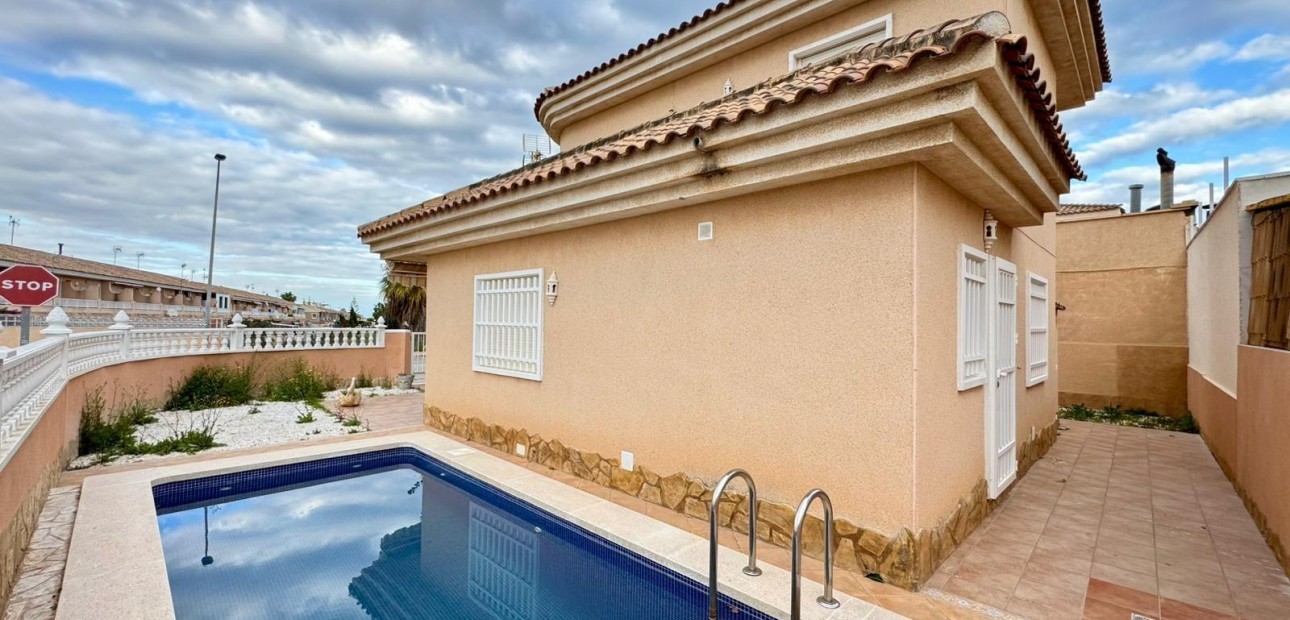 Venta - Villa -
Torrevieja - Los Balcones - Los Altos del Edén