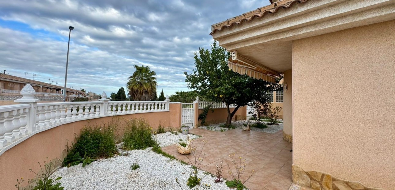 Venta - Villa -
Torrevieja - Los Balcones - Los Altos del Edén