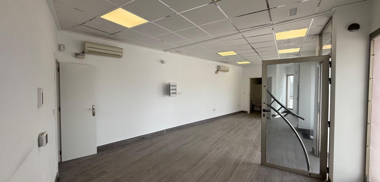 Long time Rental - Commercial Unit -
Torrevieja - Paseo maritimo