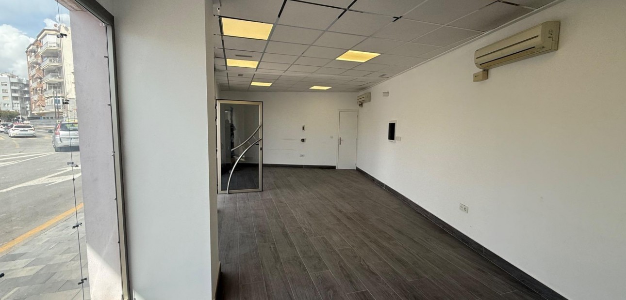 Long time Rental - Commercial Unit -
Torrevieja - Paseo maritimo