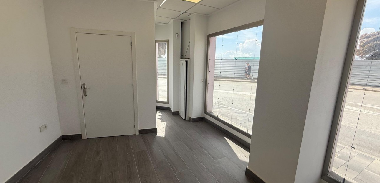 Long time Rental - Commercial Unit -
Torrevieja - Paseo maritimo