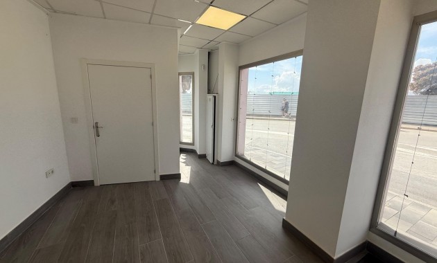 Long time Rental - Commercial Unit -
Torrevieja - Paseo maritimo