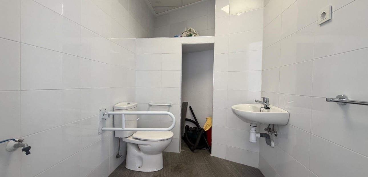 Long time Rental - Commercial Unit -
Torrevieja - Paseo maritimo