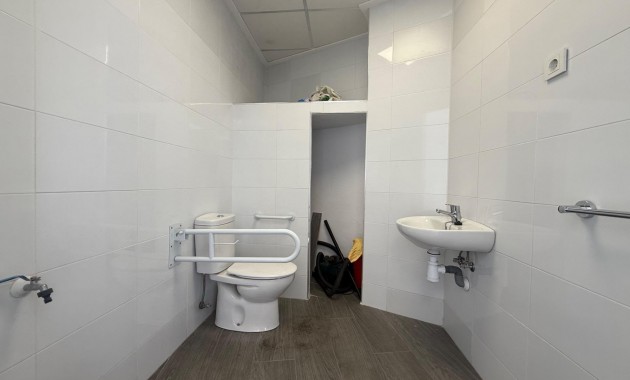 Long time Rental - Commercial Unit -
Torrevieja - Paseo maritimo