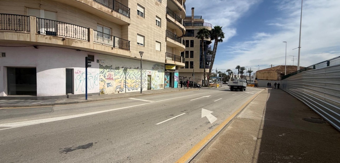 Long time Rental - Commercial Unit -
Torrevieja - Paseo maritimo
